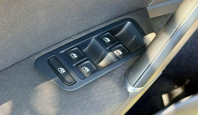 VW GOLF VII VARIANT 1.6 TDI BLUEMOTION CONFORTLINE completo
